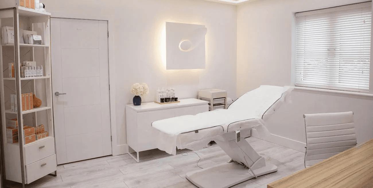 Aesthetic clinic treatment room at Tilrupa